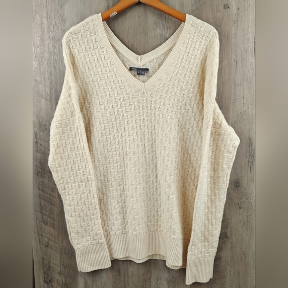 Vince Ivory V-Neck Cashmere Wool Blend Long Sleeve Textured Sweater Size Small - Picture 2 of 8